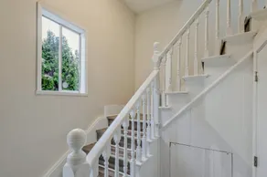 Charming & Bright Gem Prime Location Street Parking with AC - Image 3