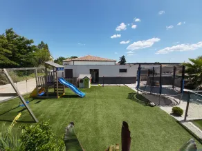 Magnificent villa with secure swimming pool close to beaches - Image 2