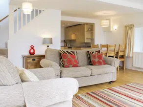 1 bedroom accommodation in Bamford - Image 5