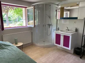 Grande Maison en Bord de l'Eau avec Jardin - 6 Chambres, Proche Commerces - Image 2