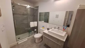 Luxurious Condo w/ Gym, Pool, Rooftop Terrasses - Image 4