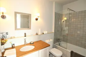 In Gordes, facing the entire Luberon Park a beautiful 5 bedrooms house - Image 4