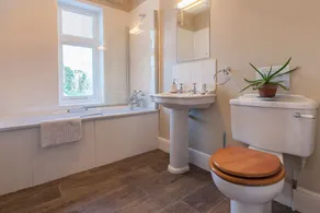 Edgar Farmhouse - sleeps 20 guests  in 8 bedrooms - Image 5