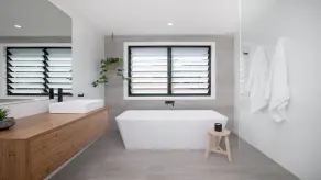 Room for all, fireplace and walk to beach - Image 2