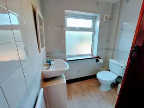 5 bedroom accommodation in Elmer, near Bognor Regis - Image 4