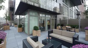Four Pet-friendly Units with Balcony, Onsite Parking, Pool, Walk to Union Square - Image 4