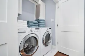 New Luxury Stay mins from Downtown w/ dreamy common area - Image 2