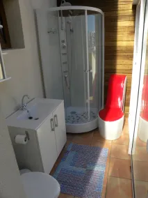 LUKSUS PENTHOUSE LEJLIGHED 250M FRA HAVSPOOLERNE 2 SOLARIUM TERRASSER SEVISNING - Image 4