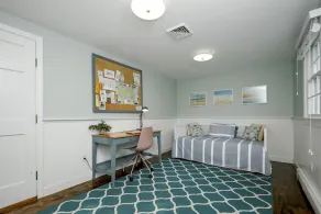 Newly updated home sleeps 7, AC, free WIFI, half mile to town - Image 4