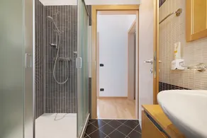 Appartamento vacanze \"Casa-Lago Suite\" con vista sul lago, piscina in comune e Wi-Fi - Image 5