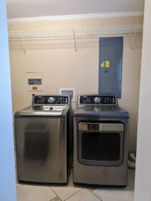 Cozy, Spacious, Great Location to amenities - Image 2