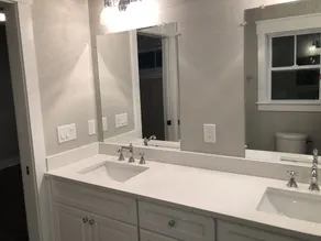 BRAND NYE 2019 BEAUTIFUL UPSCALE 4BR / 2BATH TOP FLOOR PRIVATE ELEVATOR-NO STEPS - Image 4