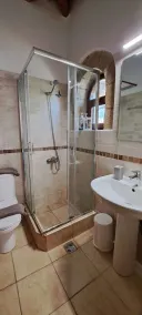 Moderne et joli bungalow de pierre décorée dans le magnifique complexe - Image 3