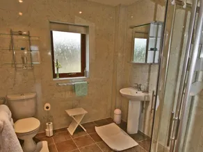 Luxury lodge situated idyllically on the edge of a small working farm - Image 2