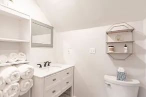 North Shore 2 Bedroom Private Entrance - Image 3