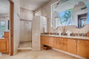 Magnifique domaine de 5 chambres en bord de mer avec équipe sur place et 7e nuit gratuite *! - Image 3
