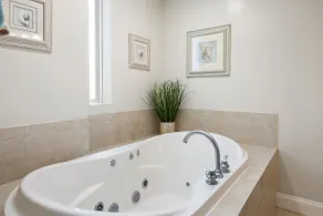 Beach Chic Mid-town Condo, 1 Block from Ocean, Rooftop Pool, Elevator, Wi-Fi - Image 5