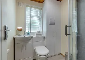 Spacious and luxurious lodge. - Image 5