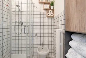 GuestHost - Cozy 35 sqm studio apartment with balcony, perfect for two people, located on the 1st floor of a building with lift (NOT suitable for the disabled). The property is located on the road connecting Como and Menaggio, a few steps from the town c - Image 3