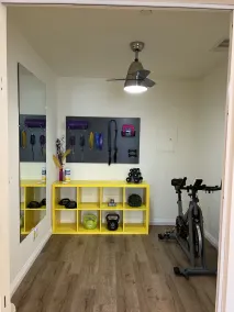 Bright Vibes Home- Sleeps 8- 1 block to University- Pacman, BBQ, Indoor Gym - Image 3