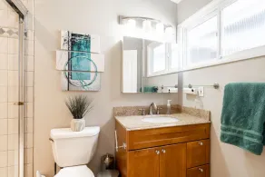 Newly Renovated Modern Home w/ Pool, Jacuzzi, Pool Table - Close to All - Image 4