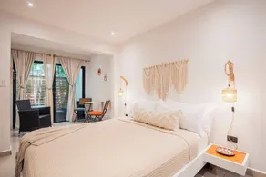 Location, location. Studio APT #1 is walking distance to shops, gym, surf and yo - Image 3