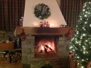 Charming Ski-In-Ski-Out Chalet (sleeps 10 in 5 bedrooms) - Image 2