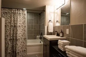 Charming 2-Bedroom Apartment – Minutes to Downtown & MSU! - Image 4
