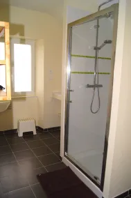 Pretty renovated farmhouse - Image 2