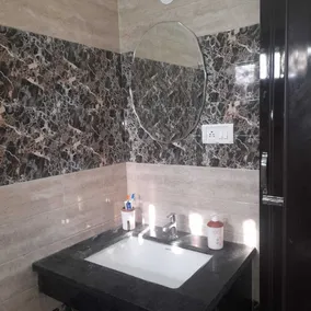 Cheerful Place with 3 Bedrooms - Image 2