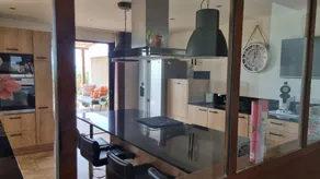Spacious VILLA 286 m2 overlooking the Sainte Victoire, garden, swimming pool. - Image 4