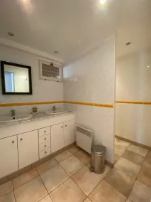 2 pasos de Lourmarin, casa con jardín vallado en una propiedad de oliva - Image 3