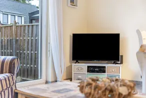 Holiday Home 'Ferienhaus Kranich' with Private Terrace, Private Garden and Wi-Fi - Image 2