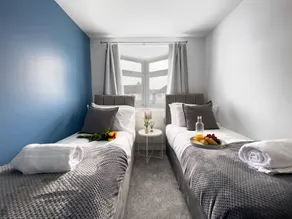 Spacious Contractor Flat for Large groups - Private Parking by Tailored Apartments - Image 3