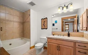 City View Condo in Riverstone with Free Parking - Image 3