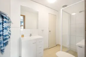 Snow and Lake Townhouse Apartment - Image 4