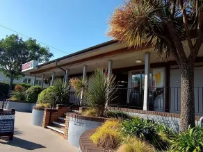 Sleeps 6 Pets Allowed & Free Parking - Image 5