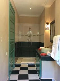 Rymlig villa 2 till 16 pers. utesluten, med pool, sluten trädgård inte förbises. - Image 4