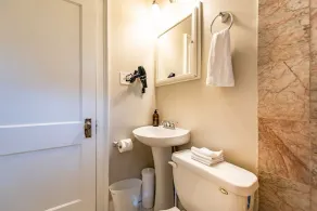 Spacious 4 BR/2 BA – 4 Min Walk to DT Ferndale! - Image 5