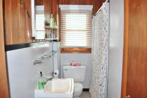 The Lee Cottage 3 Bedroom Home by RedAwning - Image 2