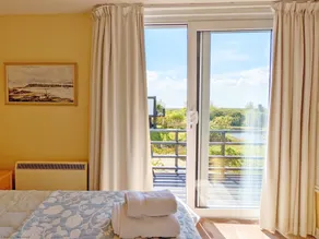 6 Avocet Quay -  a lodge/cabin that sleeps 4 guests  in 2 bedrooms - Image 4