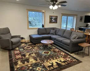 Spacious cabin minutes from recreational trails & Round Lake - Image 3