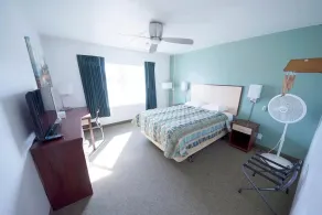2 GIG Internet Backed WiFi Rewak Studios Near Airport and University! - Image 4