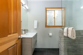 Contemporary Meets Mountain Lodge │West Side │Double Suites │Hot Tub - Image 4