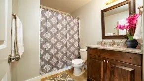 SLEEPS 18 IN LUXURY! Private Hot Tubs+Best Location+BBQ+Patio+5 Mins to Dwntwn! - Image 5