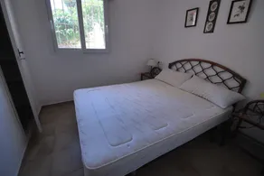Maison dans un quartier central avec piscine privée. - Image 4