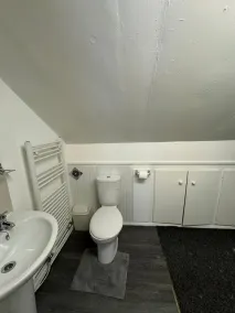 Comfortable 4-bedroom house close to Coventry city centre - Image 4