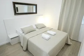 Private Deluxe Villa with Pool for 24 - Image 5