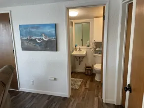 Waterfront!!   Cozy beach cottage - just 10 min from Seattle ferries! - Image 2