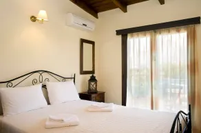 Villa Nefeli close to the sea - Image 3
